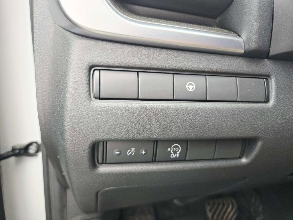 Used 2023 Nissan Rogue SV image 30