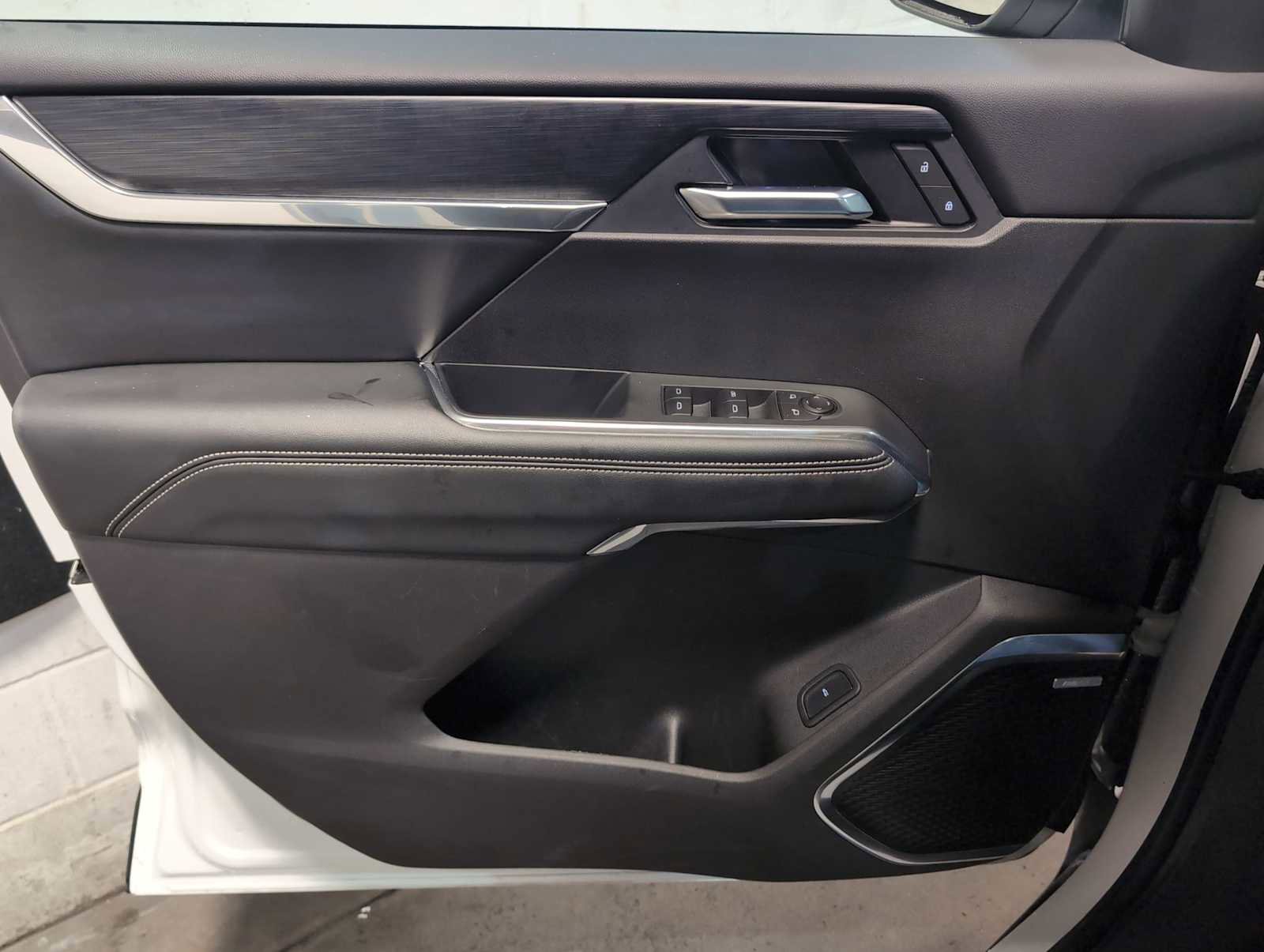 Used 2025 GMC Acadia Elevation image 23