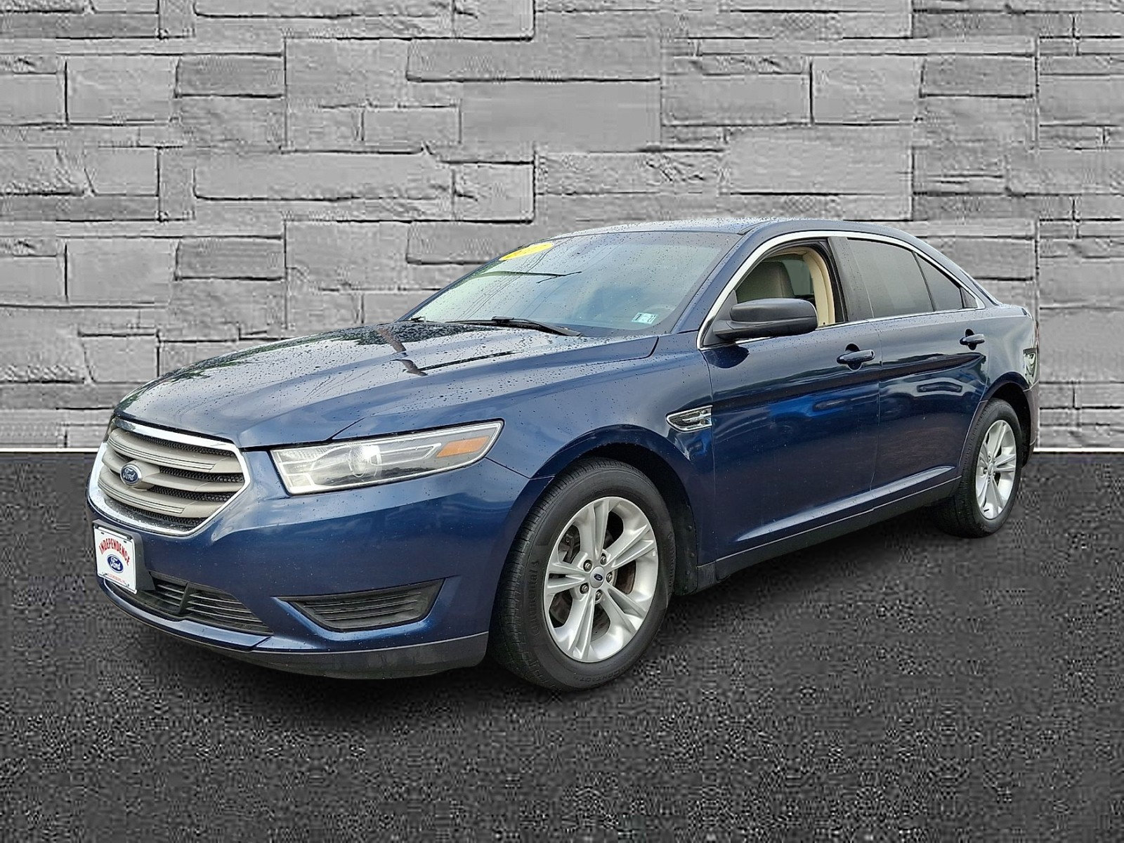 Certified 2017 Ford Taurus SE FWD image 5
