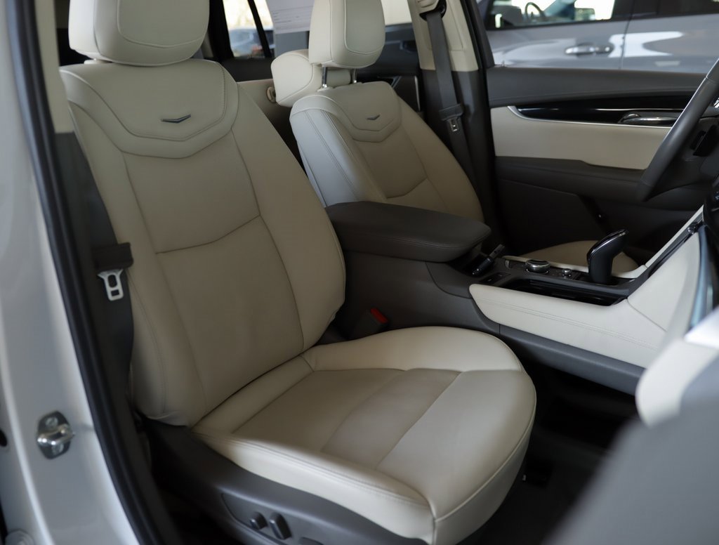 Used 2025 Cadillac XT6 Premium Luxury image 34