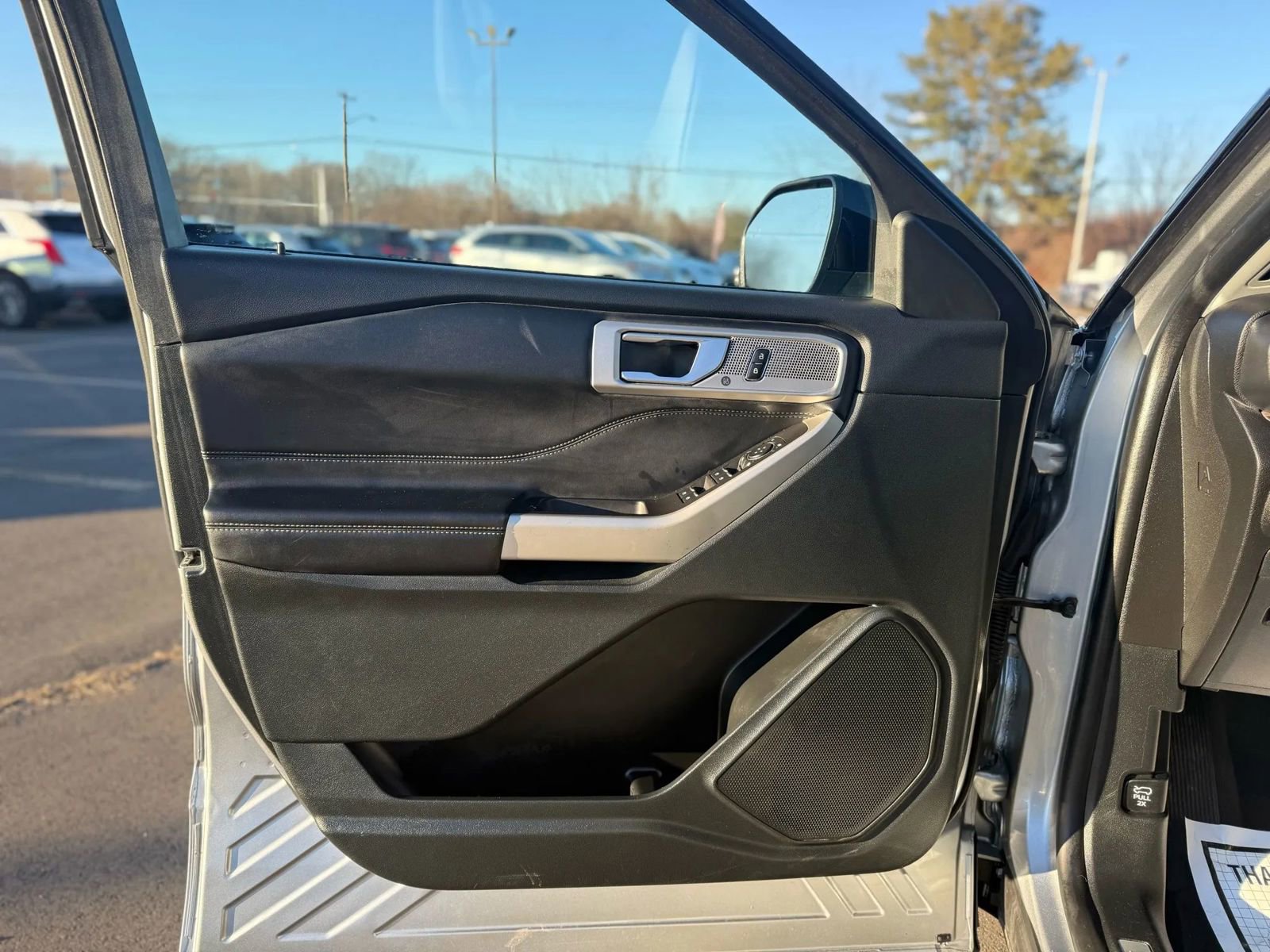 Used 2023 Ford Explorer Limited image 10