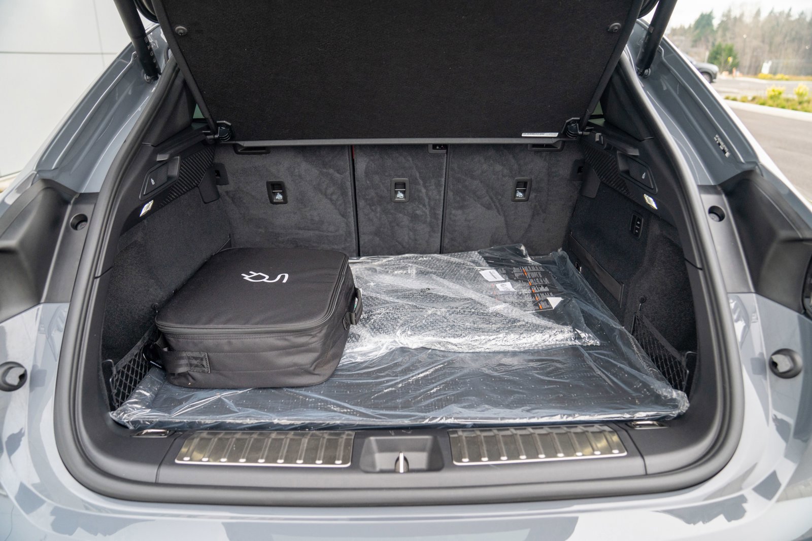 Certified 2025 Porsche Macan Electric image 28