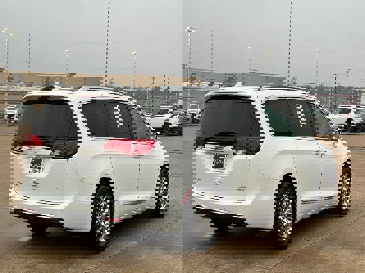 Used 2018 Chrysler Pacifica Limited image 6