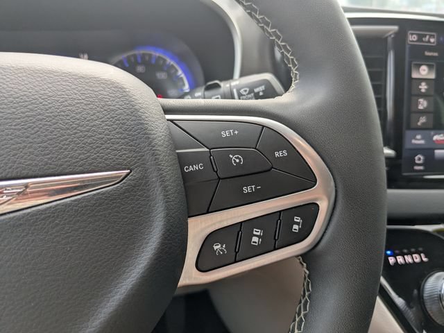 Used 2024 Chrysler Pacifica Touring-L FWD image 25