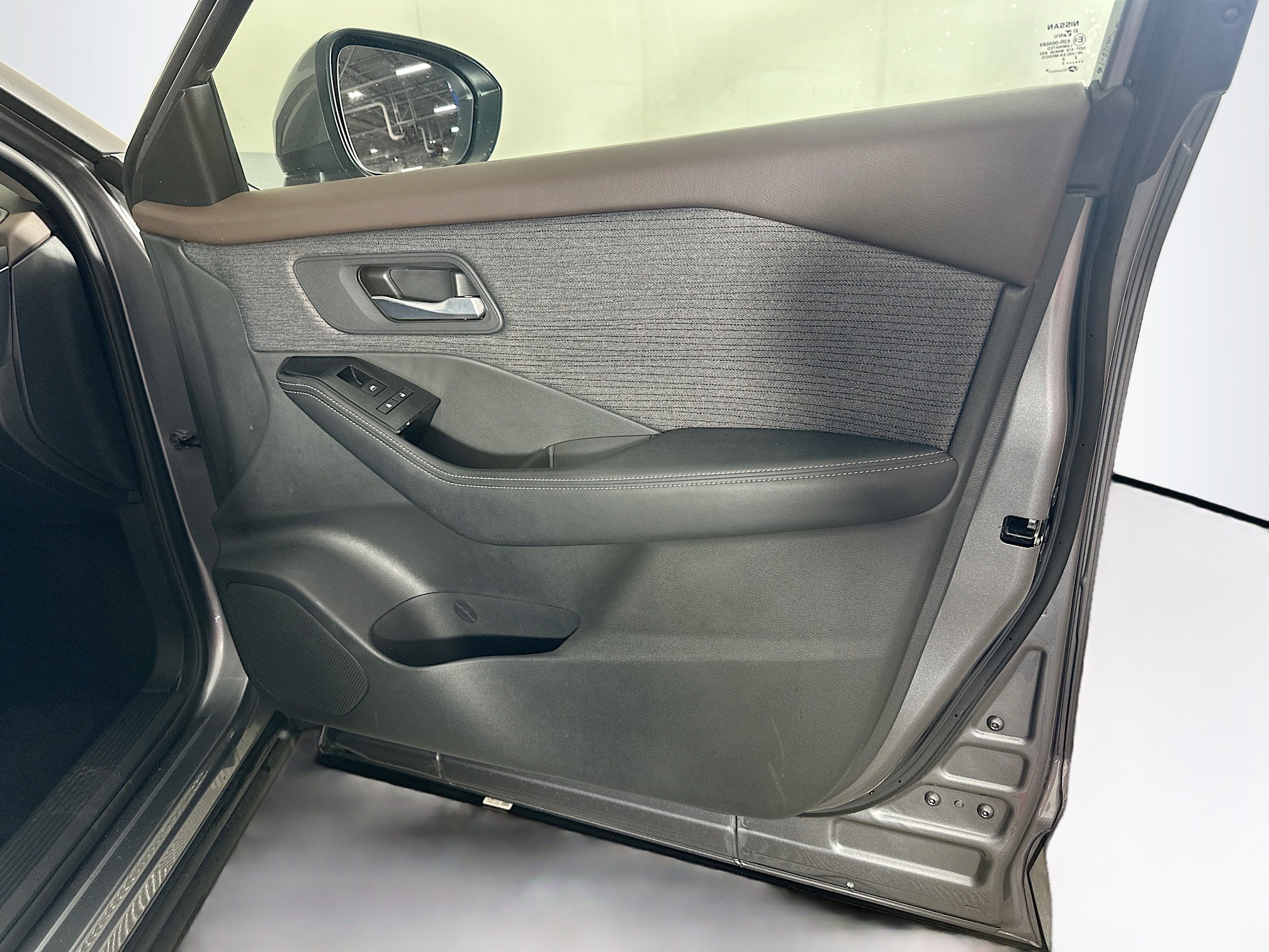 Used 2023 Nissan Rogue SV FWD image 30