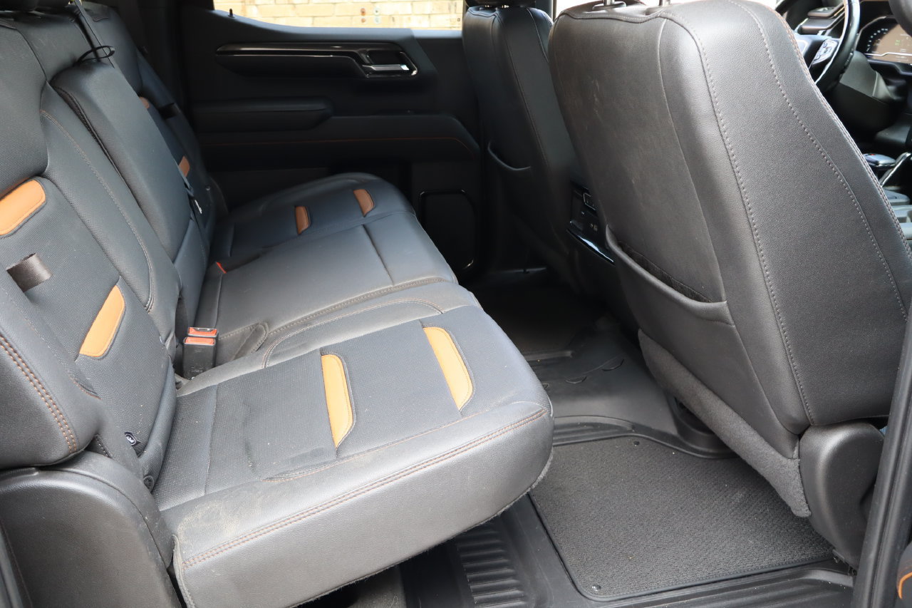 Used 2023 GMC Sierra 1500 AT4 w/ Technology Package AWD/4WD image 17