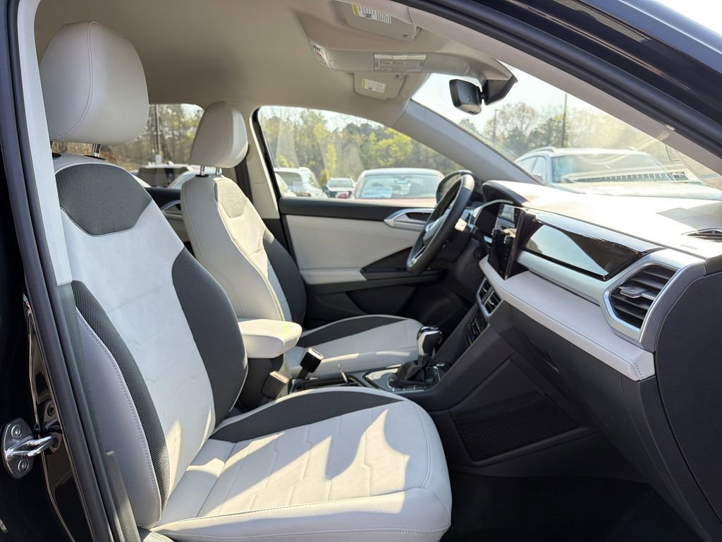 New 2026 Volkswagen Taos SE image 19