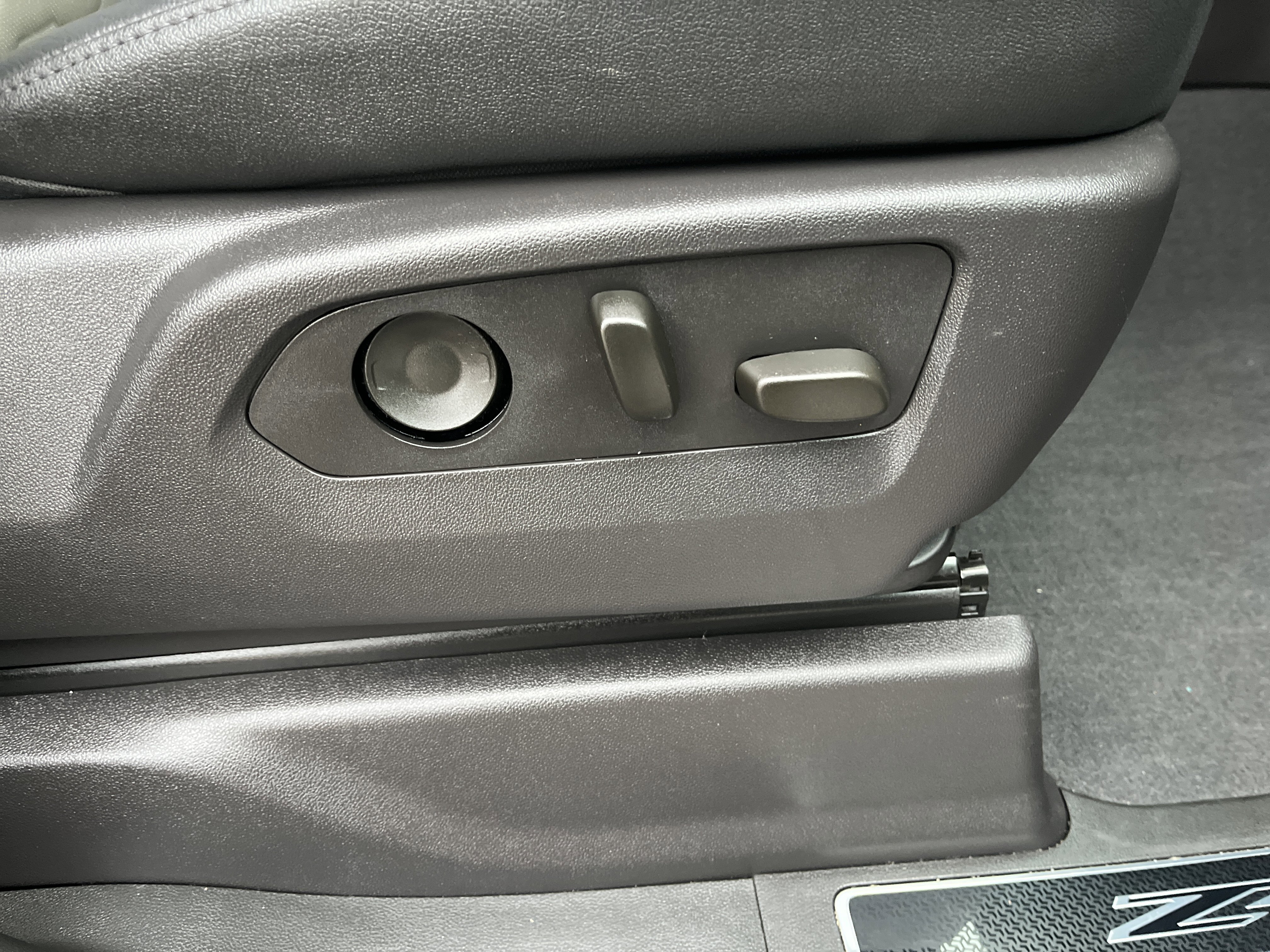 Used 2024 Chevrolet Silverado 1500 ZR2 w/ Technology Package image 19