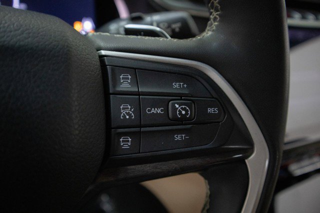 Used 2023 Jeep Grand Cherokee Limited image 14