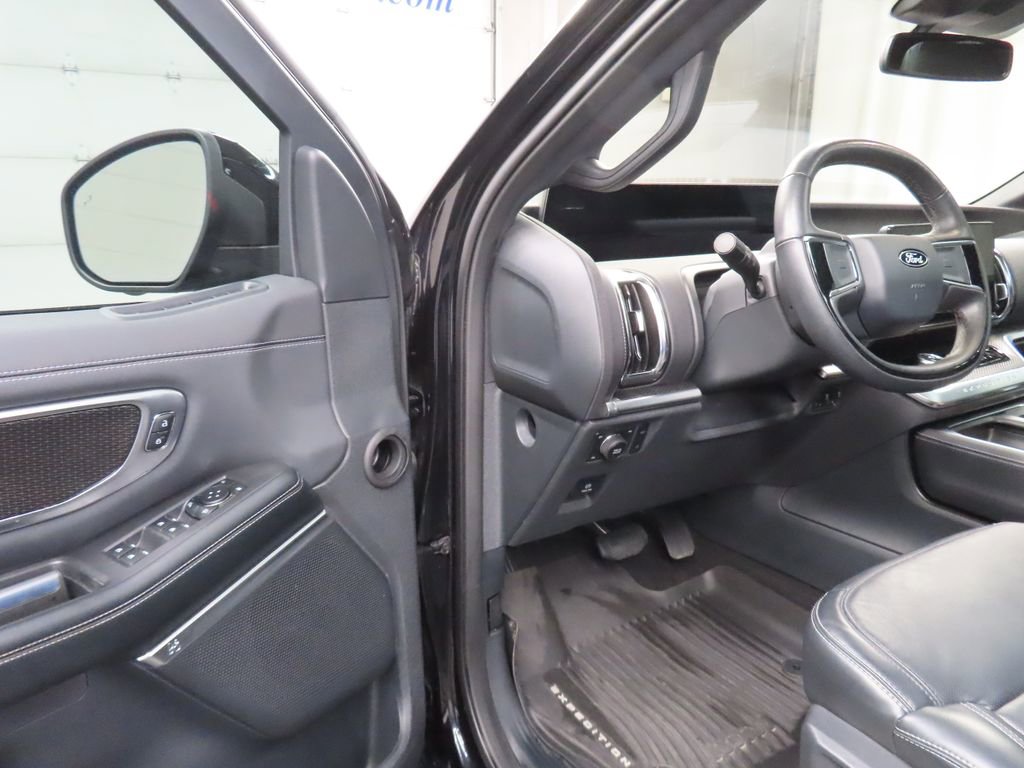 Used 2025 Ford Expedition Platinum w/ Stealth Performance Package AWD/4WD image 61
