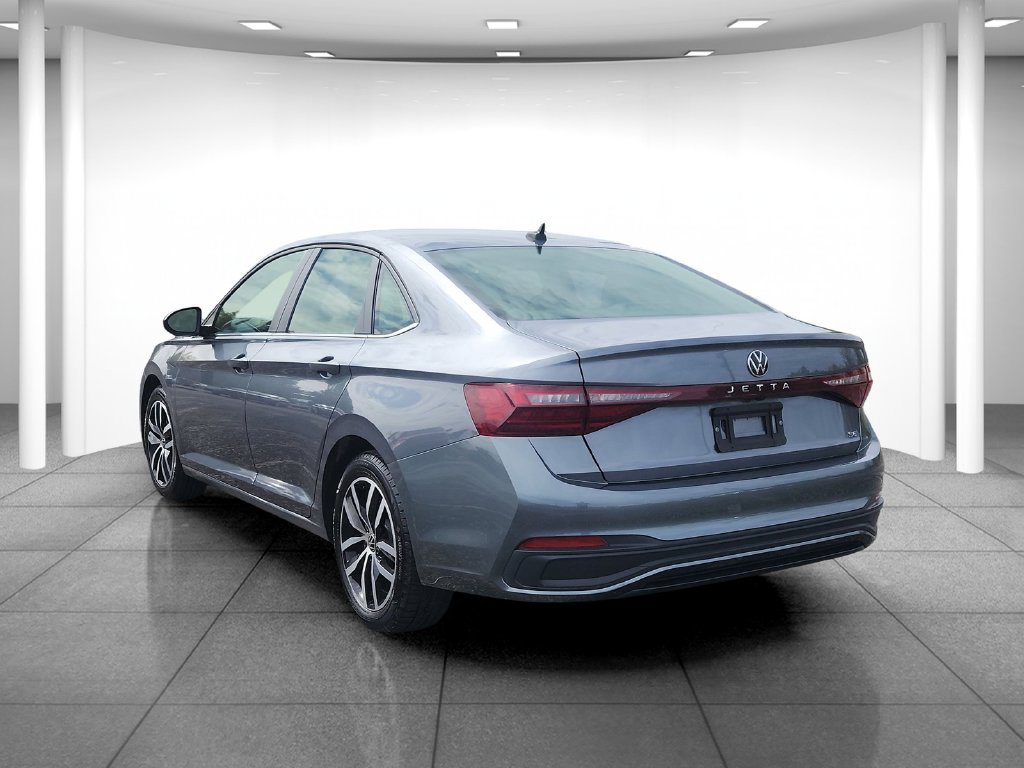 Used 2025 Volkswagen Jetta SE FWD image 5