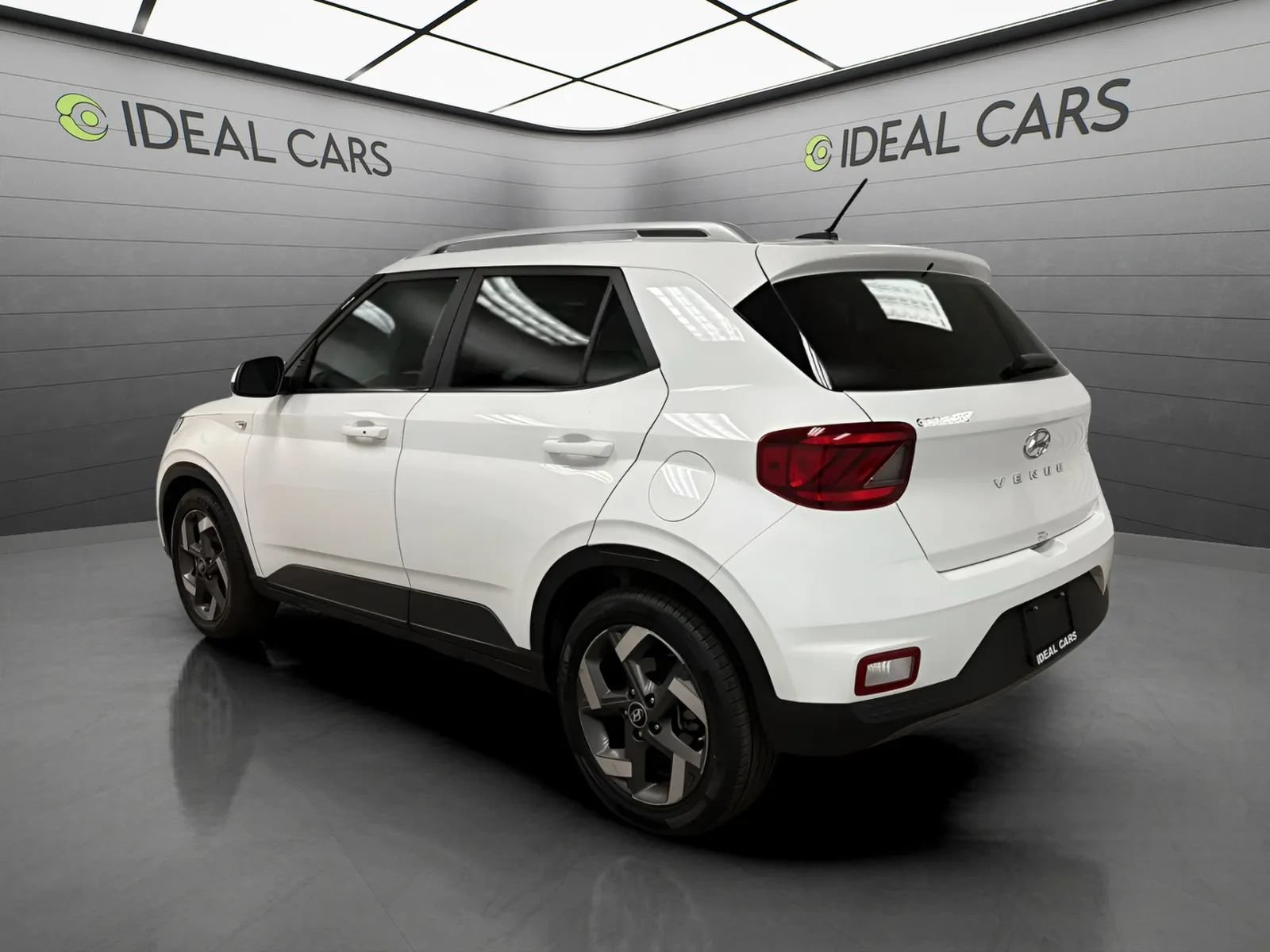 Used 2025 Hyundai Venue SEL FWD image 7