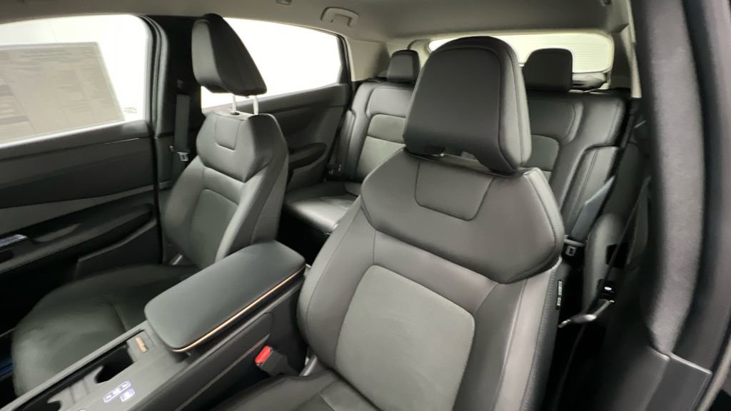 Used 2024 Nissan Ariya AWD image 9