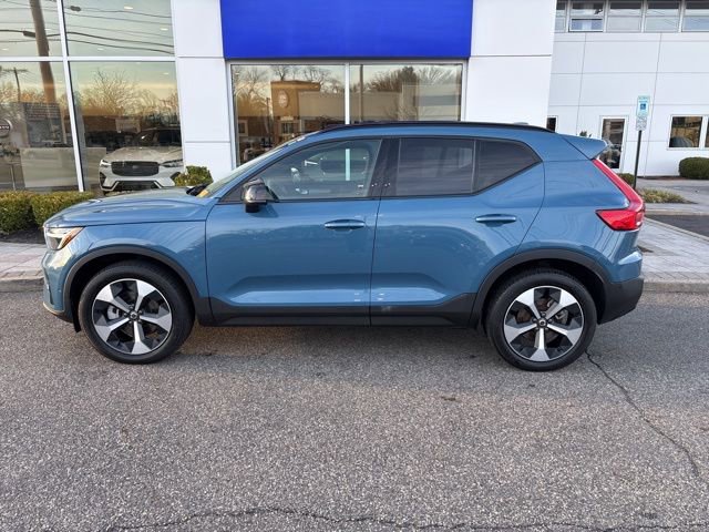 Used 2025 Volvo XC40 B5 Plus image 2