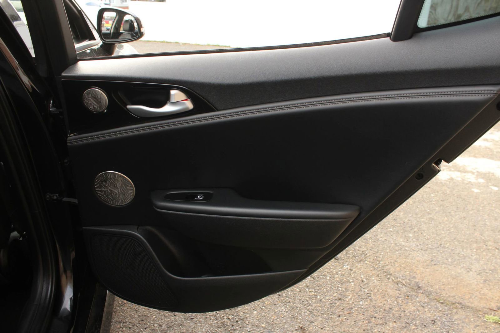 Used 2018 Kia Stinger Premium RWD image 21