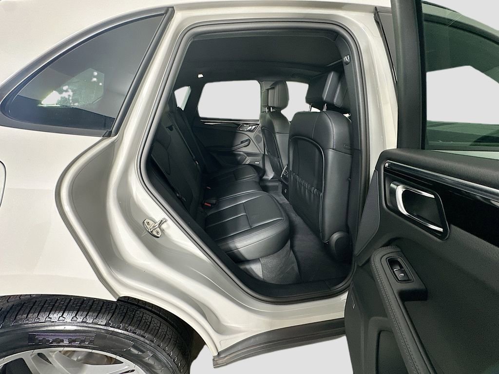 Certified 2021 Porsche Macan image 29