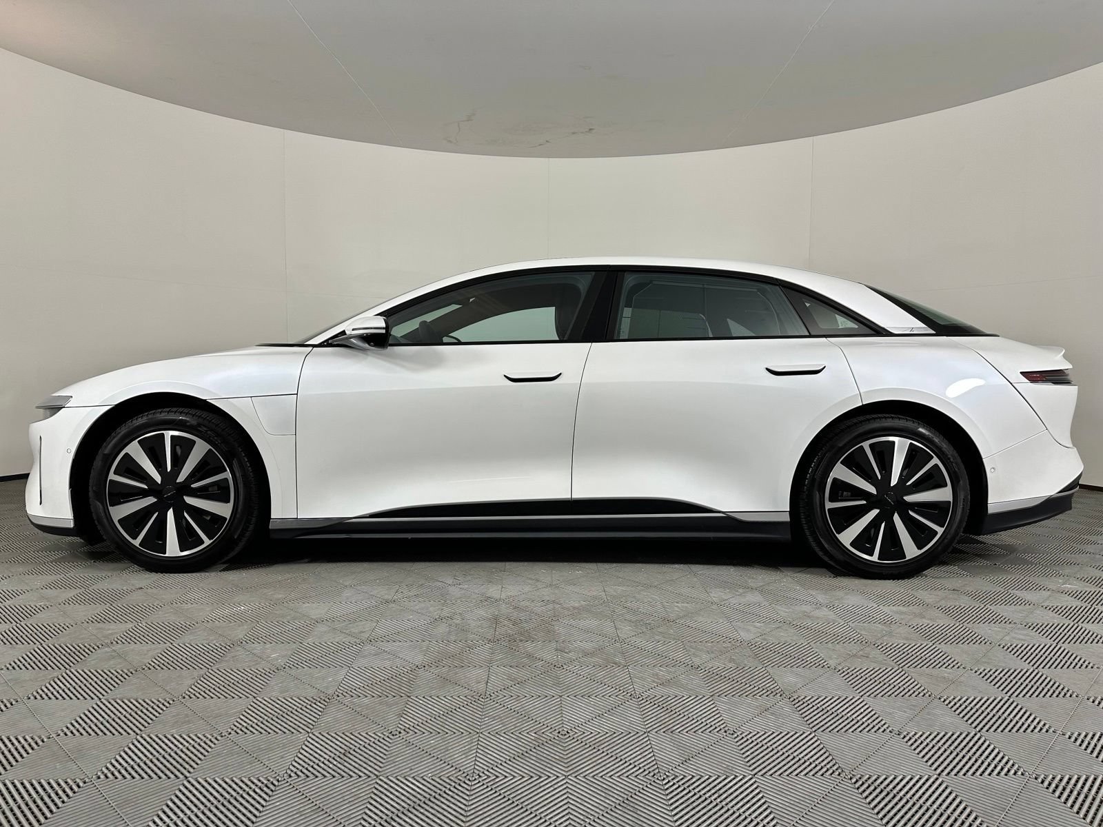 Used 2025 Lucid Air Touring AWD/4WD image 18