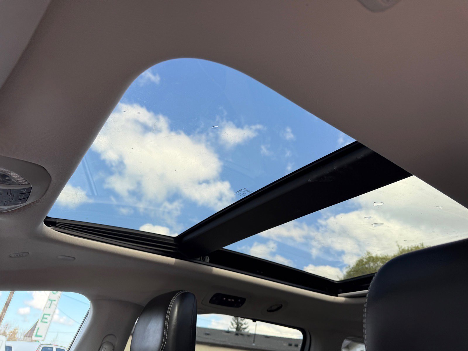 Used 2021 Chrysler Pacifica Limited image 17