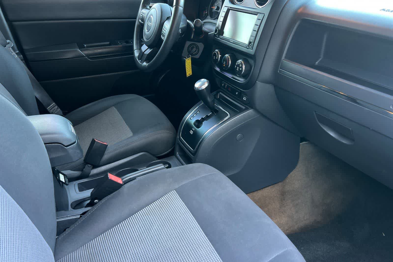 Used 2016 Jeep Patriot Latitude FWD image 18