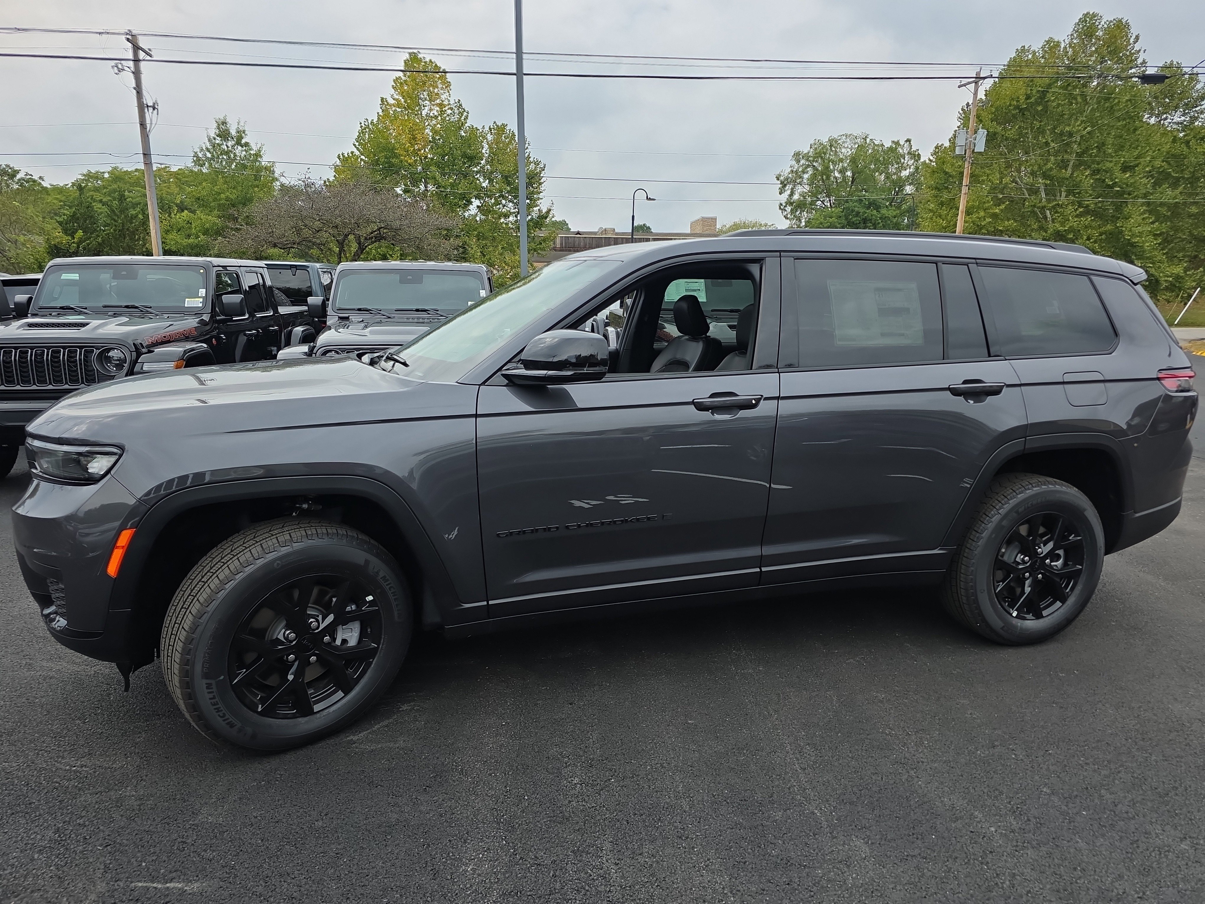 New 2025 Jeep Grand Cherokee L Altitude image 20