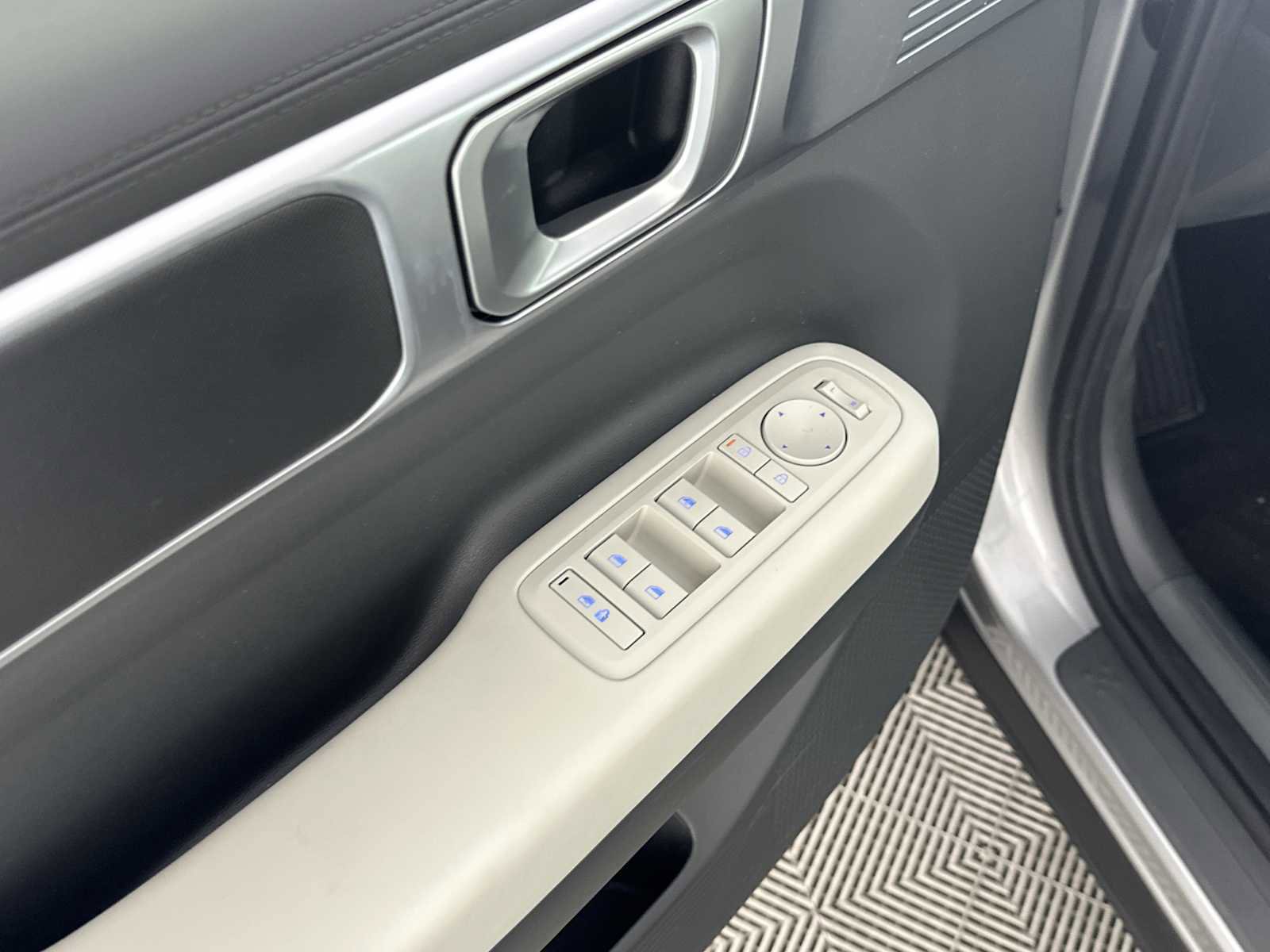 Certified 2025 Hyundai Santa Fe SE image 16