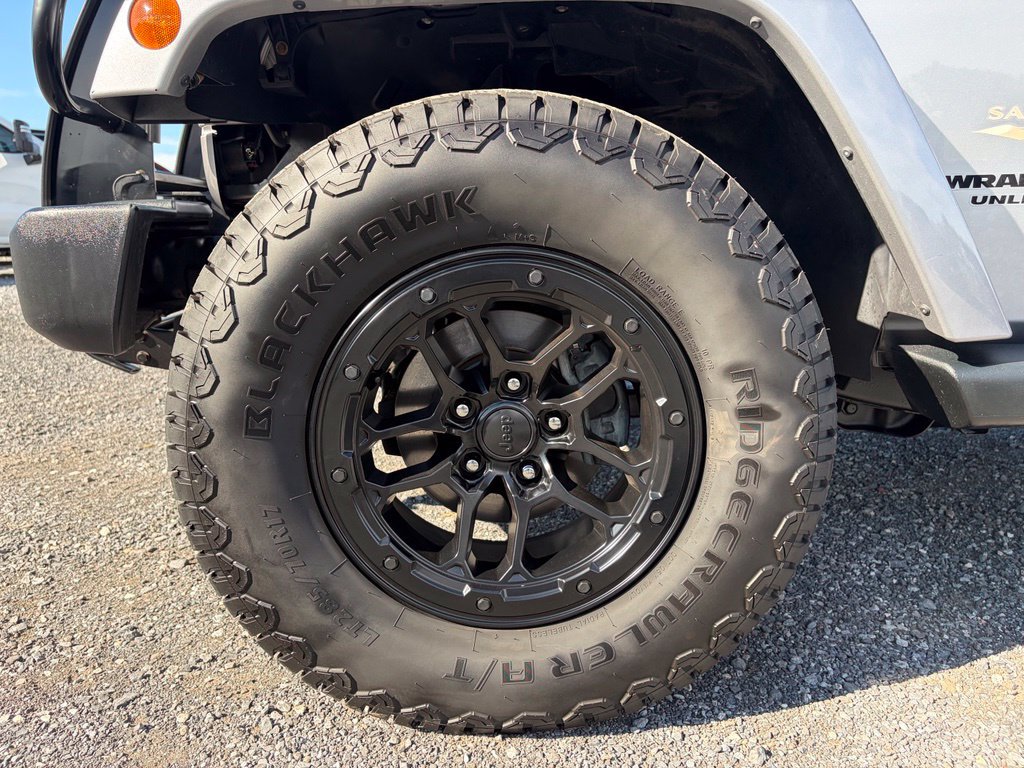 Used 2014 Jeep Wrangler Unlimited Sahara w/ Connectivity Group AWD/4WD image 12