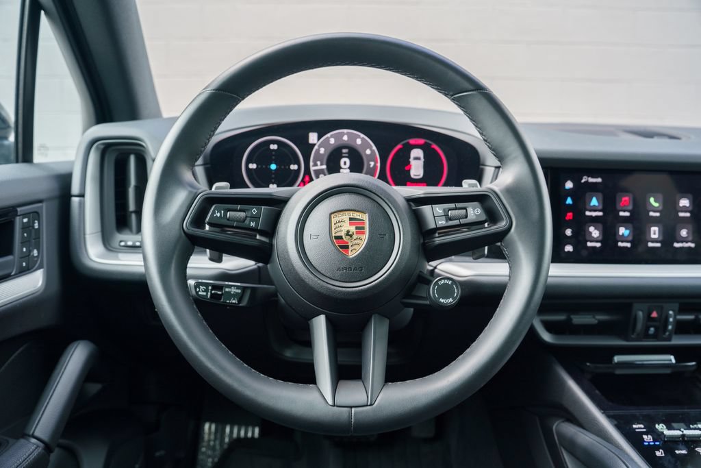 Used 2024 Porsche Cayenne AWD/4WD image 23