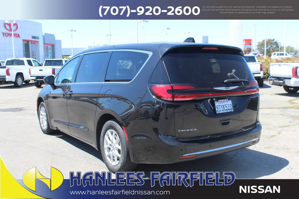 Used 2023 Chrysler Pacifica Touring-L FWD image 9
