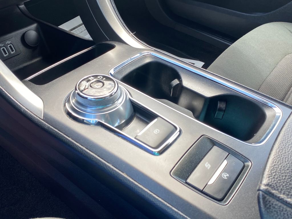 Used 2020 Ford Fusion SE FWD image 24