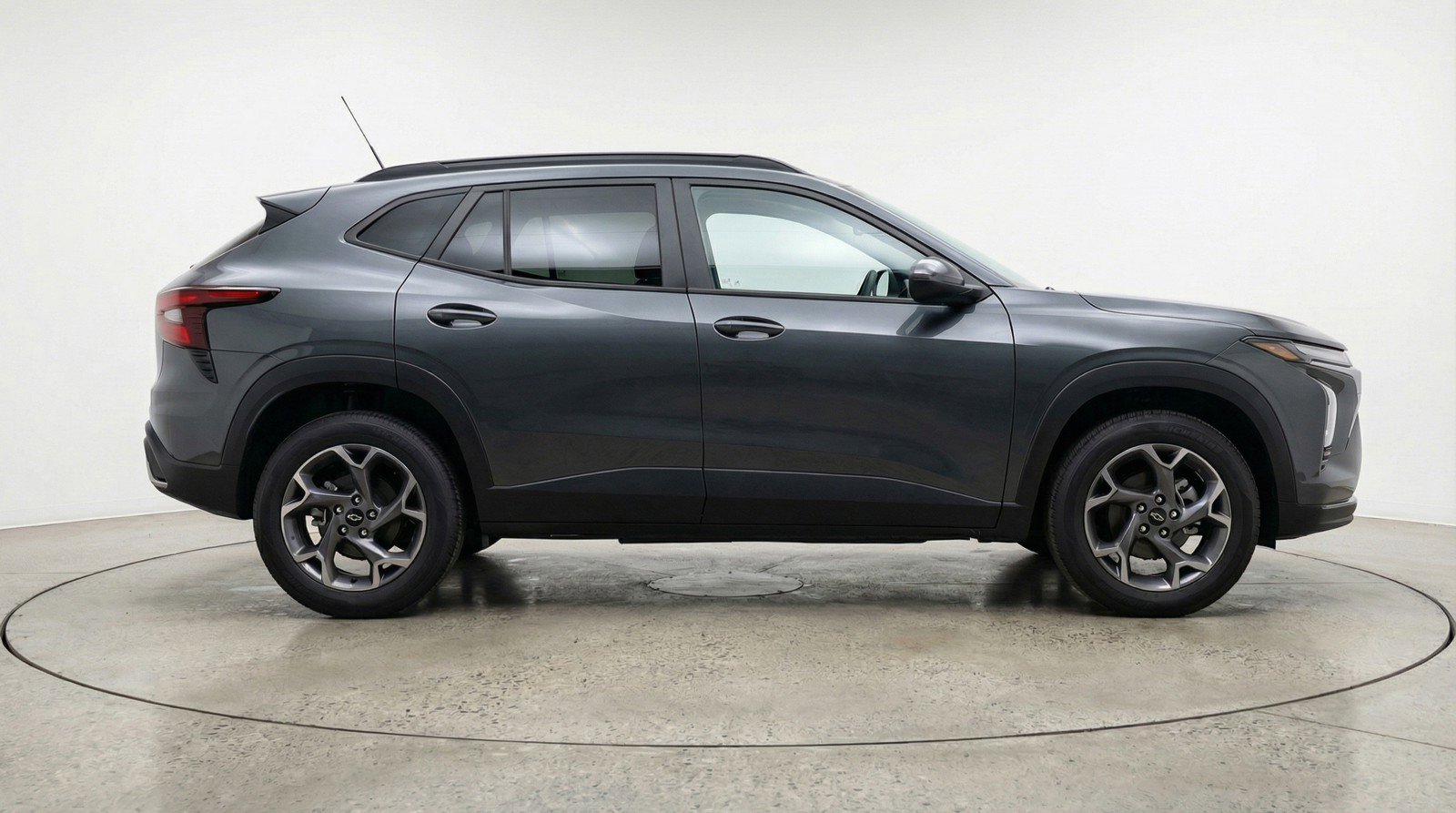 Used 2025 Chevrolet Trax LT image 11