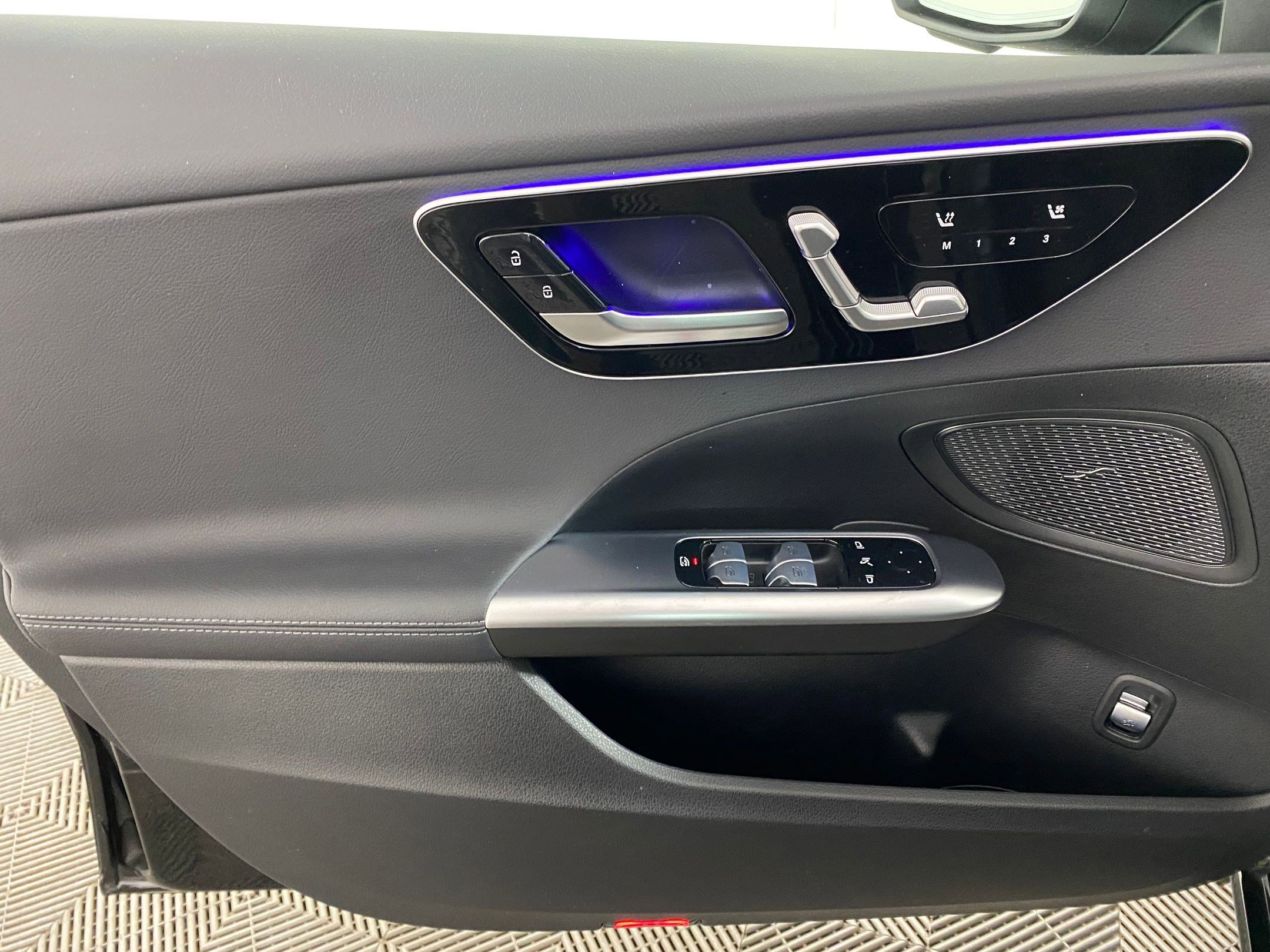 Used 2025 Mercedes-Benz C 300 4MATIC Sedan image 11