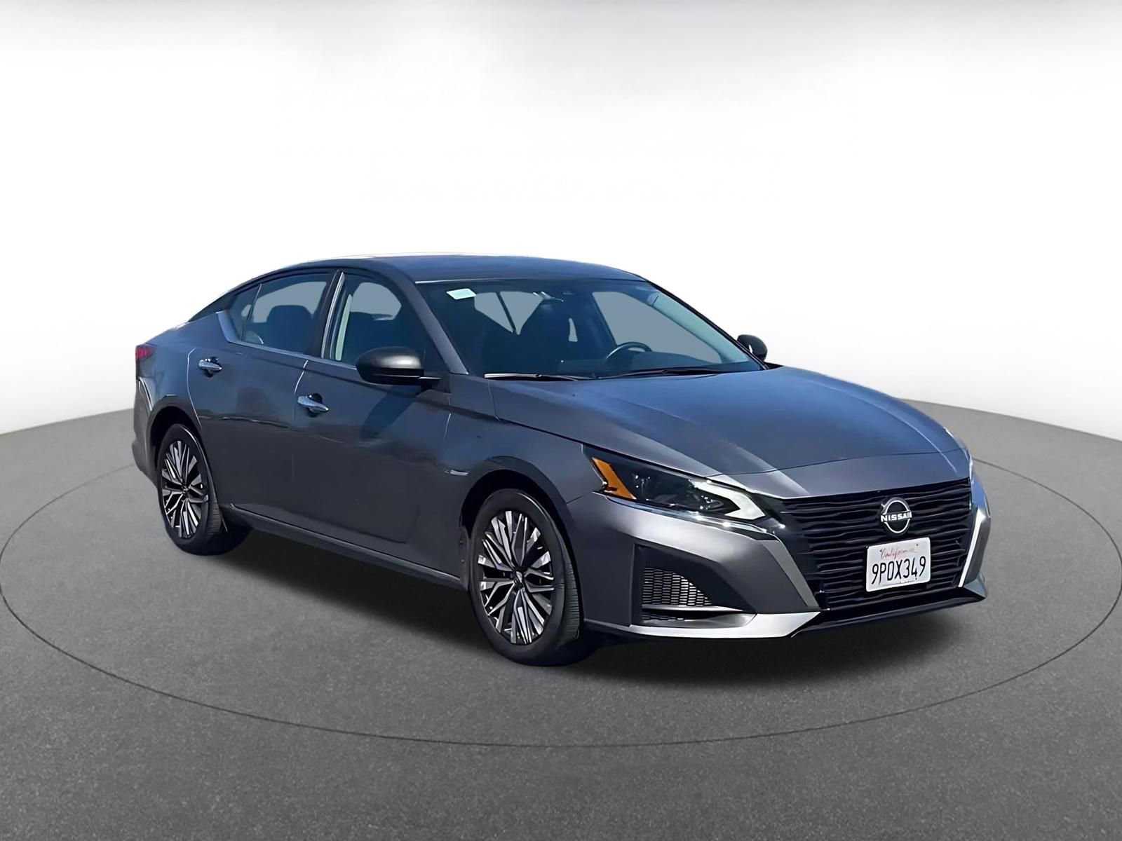Used 2025 Nissan Altima 2.5 SV FWD image 3