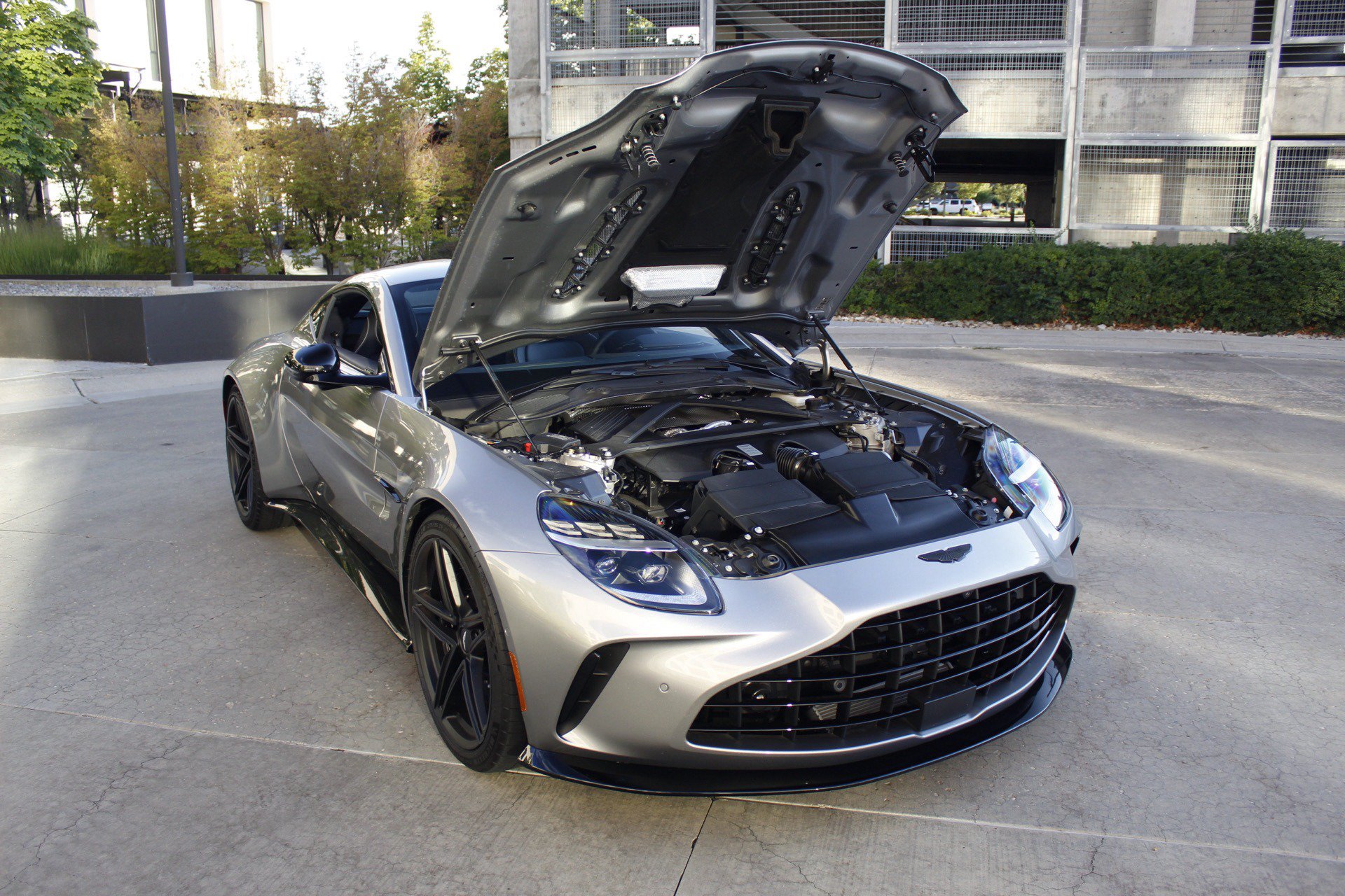 Used 2025 Aston Martin V8 Vantage Coupe RWD image 24
