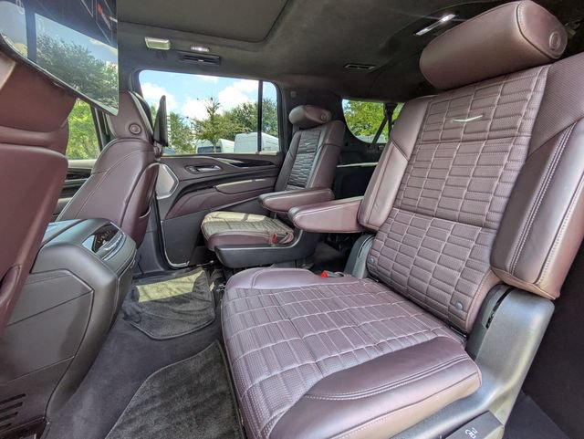 Used 2024 Cadillac Escalade ESV Sport Platinum w/ LPO, ONYX Package AWD/4WD image 12