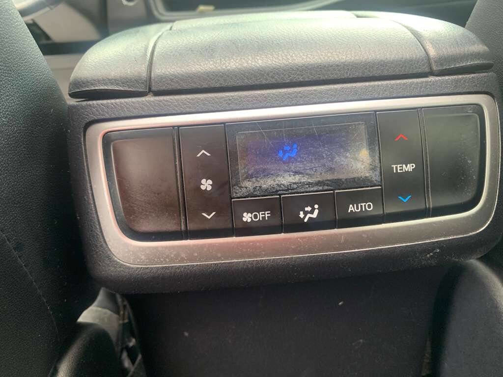 Used 2018 Toyota Highlander SE image 22