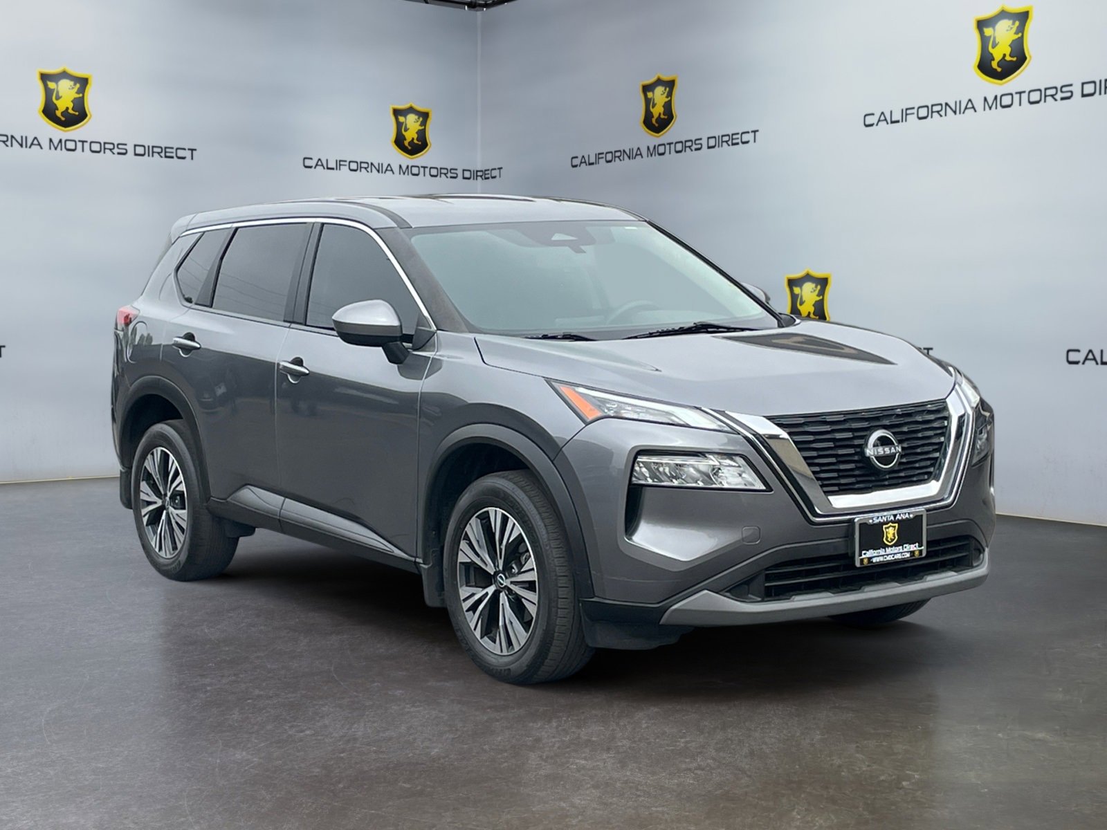 Used 2023 Nissan Rogue SV image 3