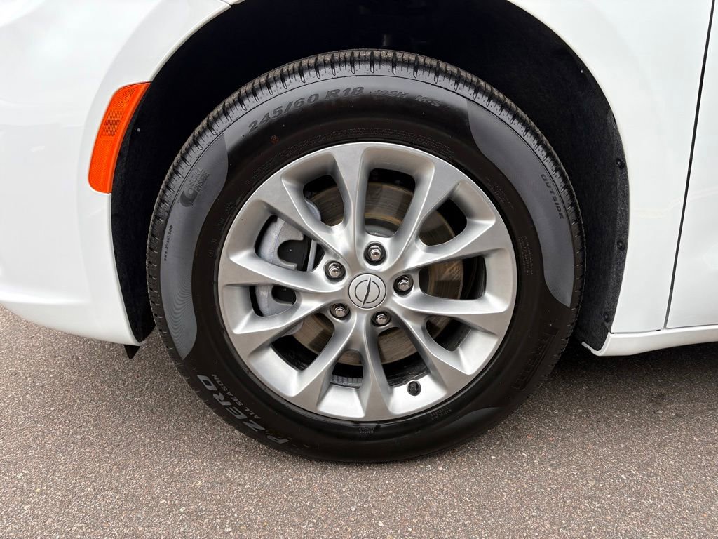 Used 2026 Chrysler Pacifica Limited AWD/4WD image 10