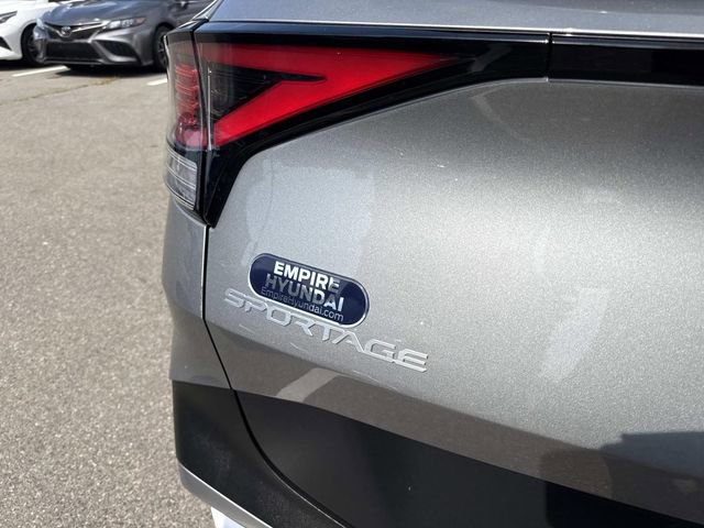 Used 2024 Kia Sportage LX image 6