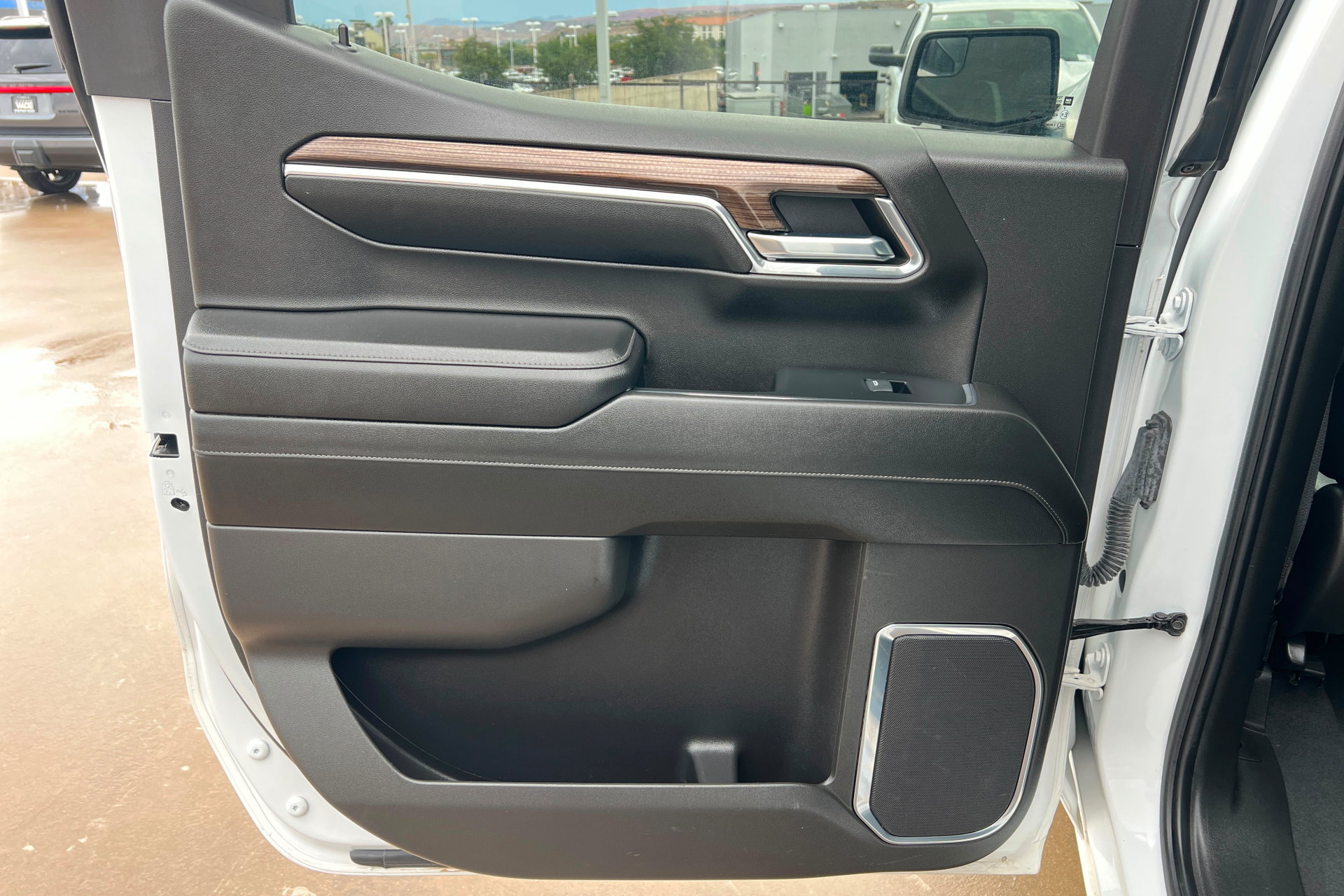 Used 2024 Chevrolet Silverado 1500 LT Trail Boss w/ Convenience Package II AWD/4WD image 19