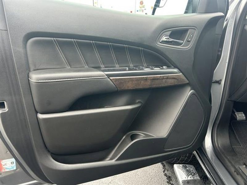 Used 2022 GMC Canyon Denali image 27