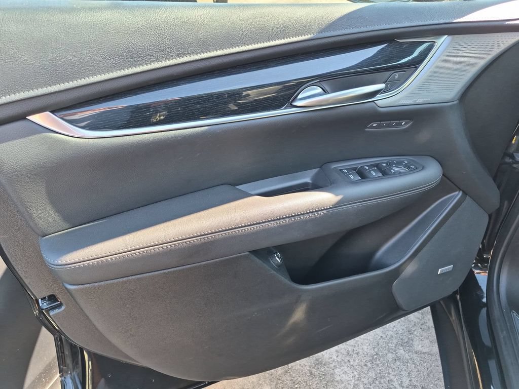 Certified 2024 Cadillac XT5 Premium Luxury w/ LPO, Floor Liner Package AWD/4WD image 9