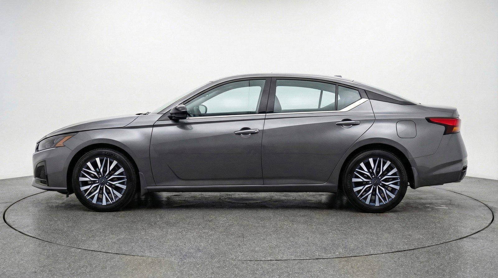 Used 2025 Nissan Altima 2.5 SV FWD image 5