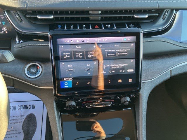 Used 2022 Jeep Grand Cherokee Limited 4xe image 18