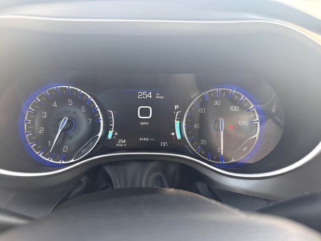 Used 2023 Chrysler Pacifica Touring-L FWD image 15