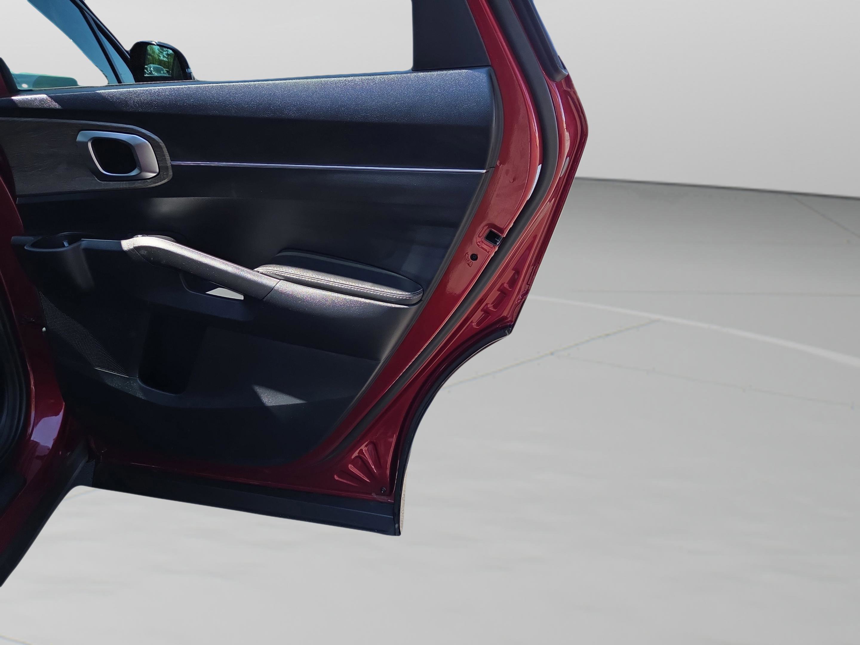 Used 2022 Kia Sorento EX w/ Panoramic Sunroof Package image 35