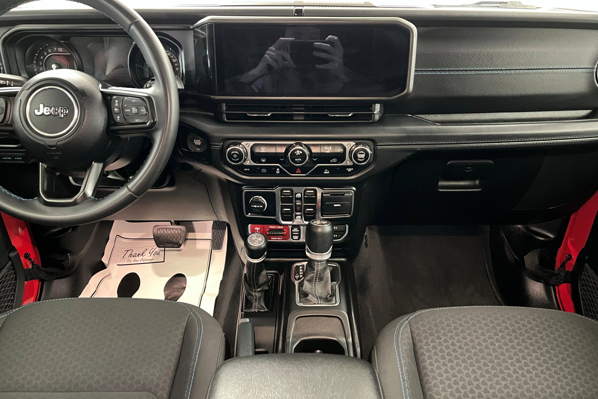 Used 2024 Jeep Wrangler Unlimited Rubicon 4xe image 13