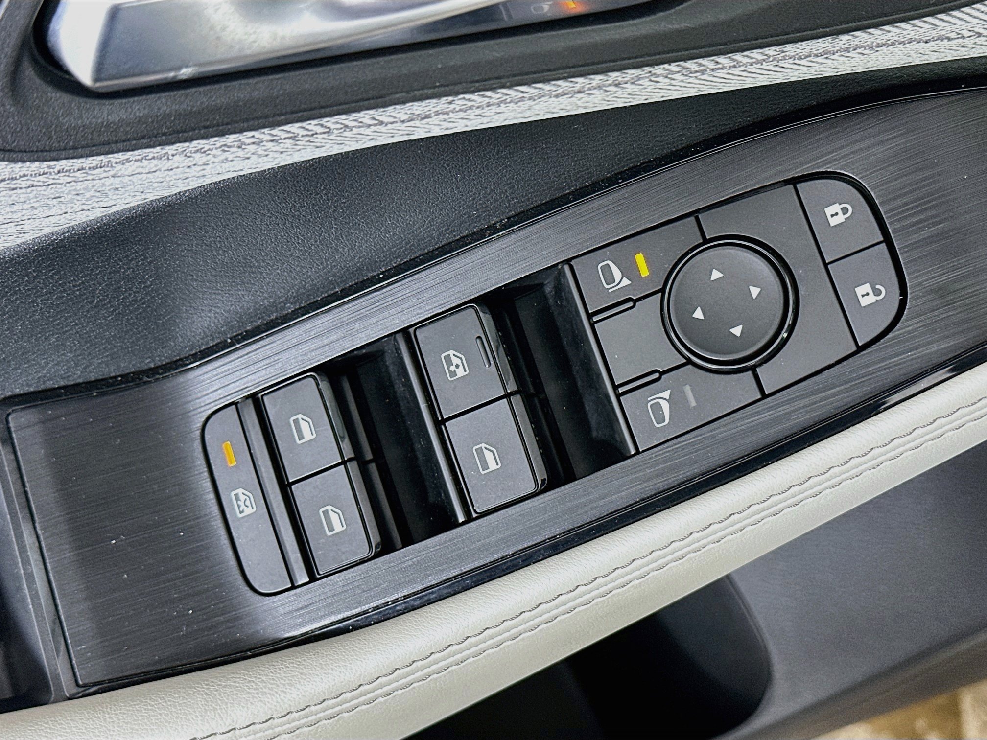 Used 2023 Nissan Rogue SV AWD/4WD image 15