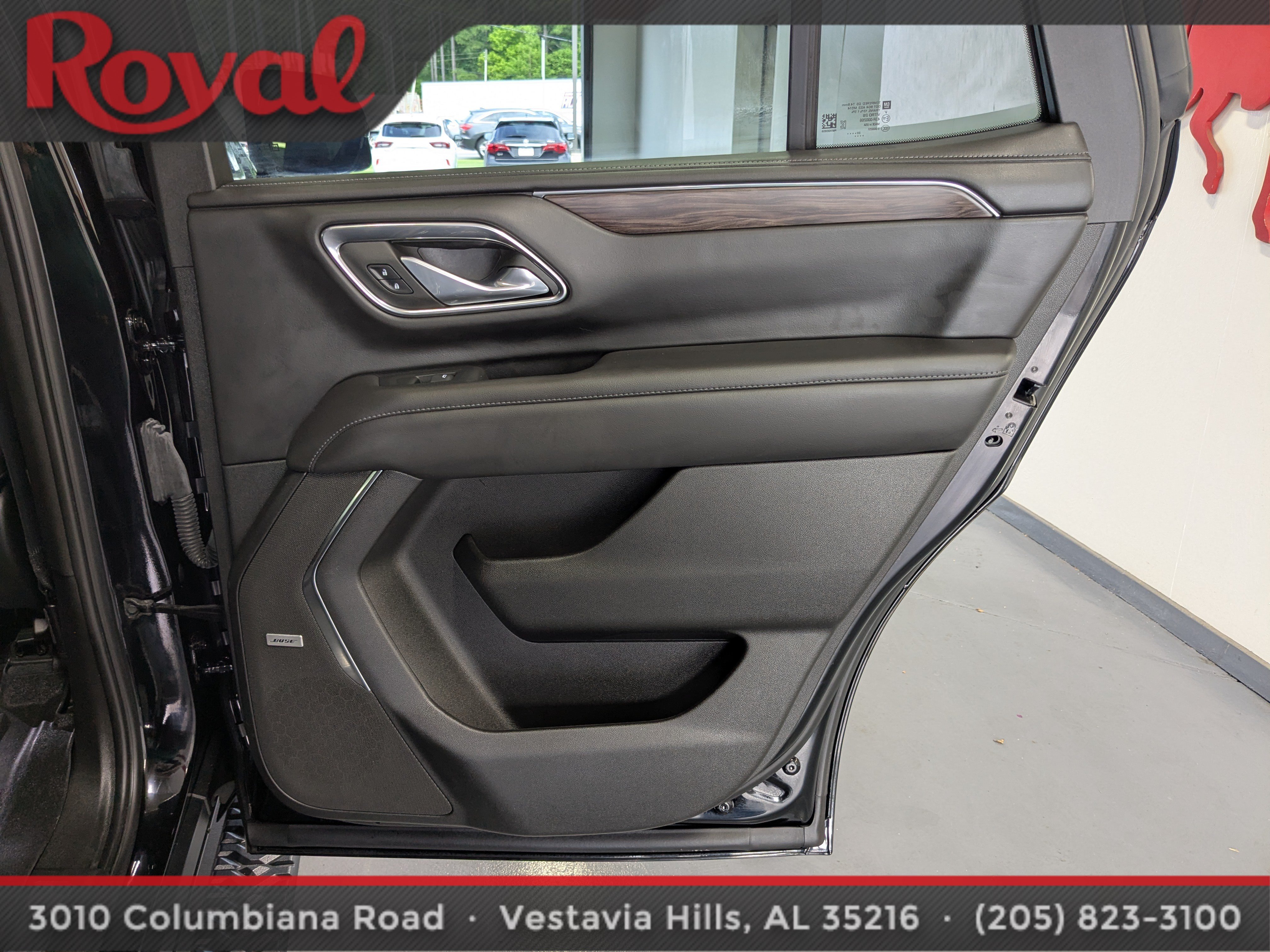 Used 2023 Chevrolet Tahoe Z71 w/ Luxury Package AWD/4WD image 9