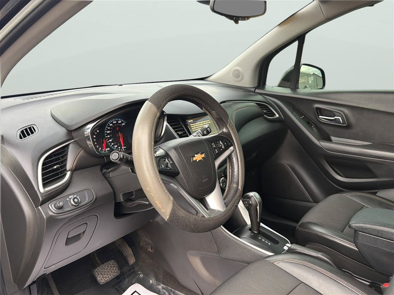 Used 2019 Chevrolet Trax LT w/ LT Convenience Package AWD/4WD image 10