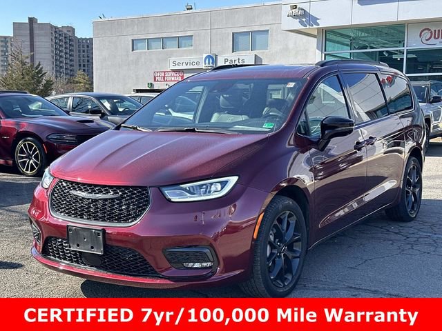 Used 2023 Chrysler Pacifica Limited w/ S Appearance Package image 5